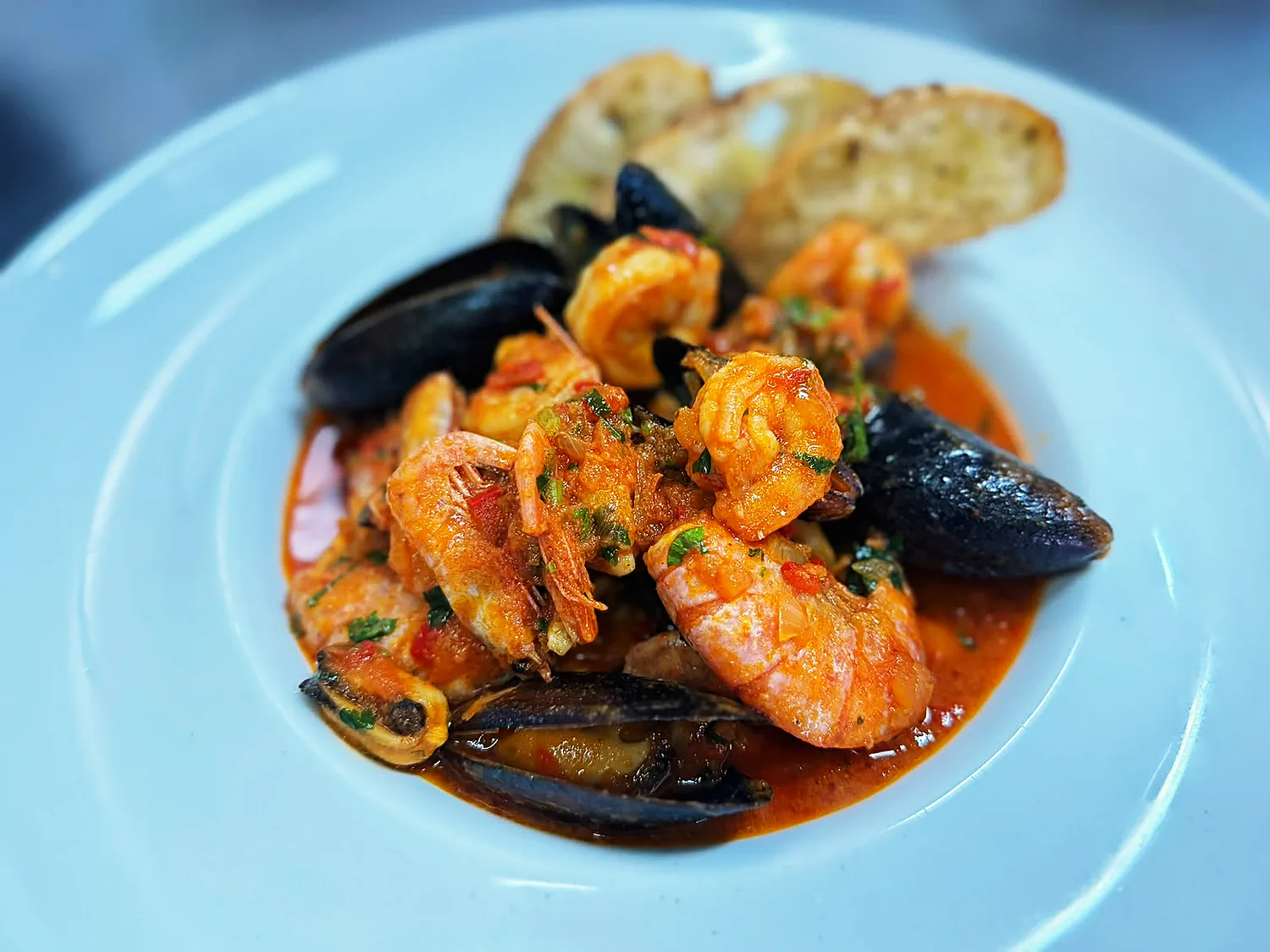 Fructe de mare în sos de vin