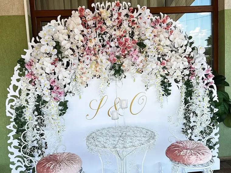 Arcadă florală pentru ceremonie